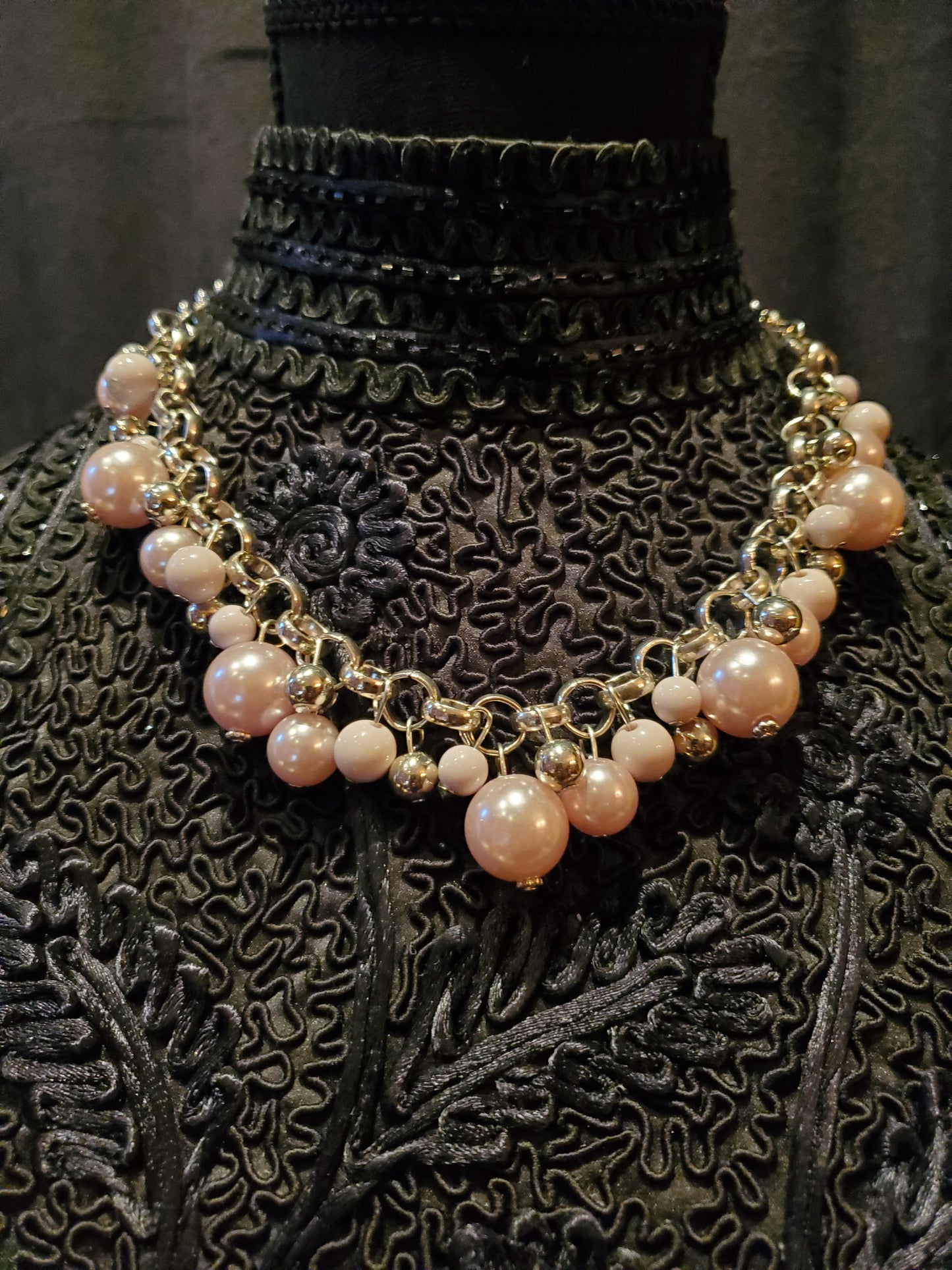 Paparazzi, "Positively Pearl" Accent Necklace. Peachy Tone Faux Pearls Necklace. Lot# 176