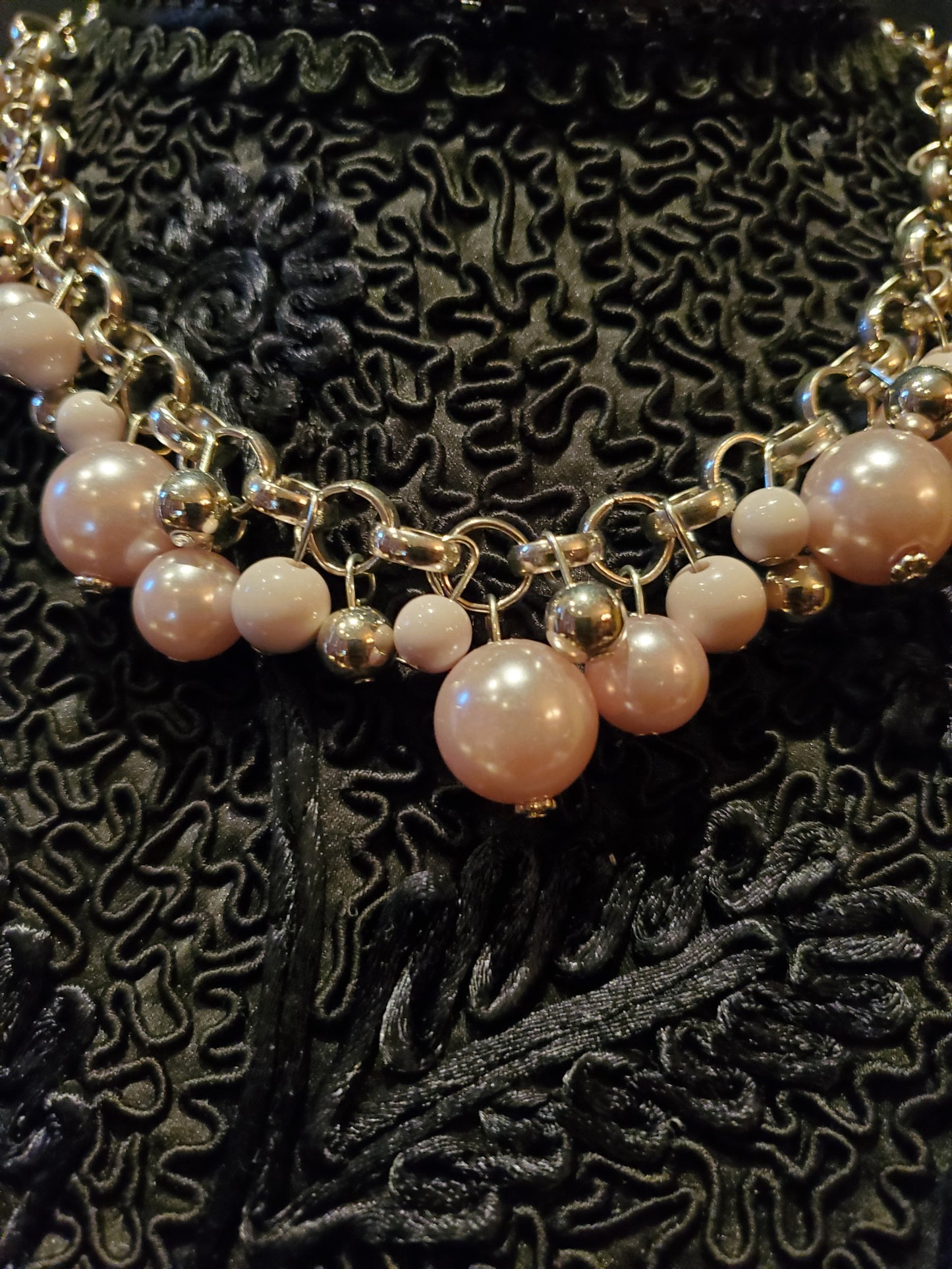 Paparazzi, "Positively Pearl" Accent Necklace. Peachy Tone Faux Pearls Necklace. Lot# 176