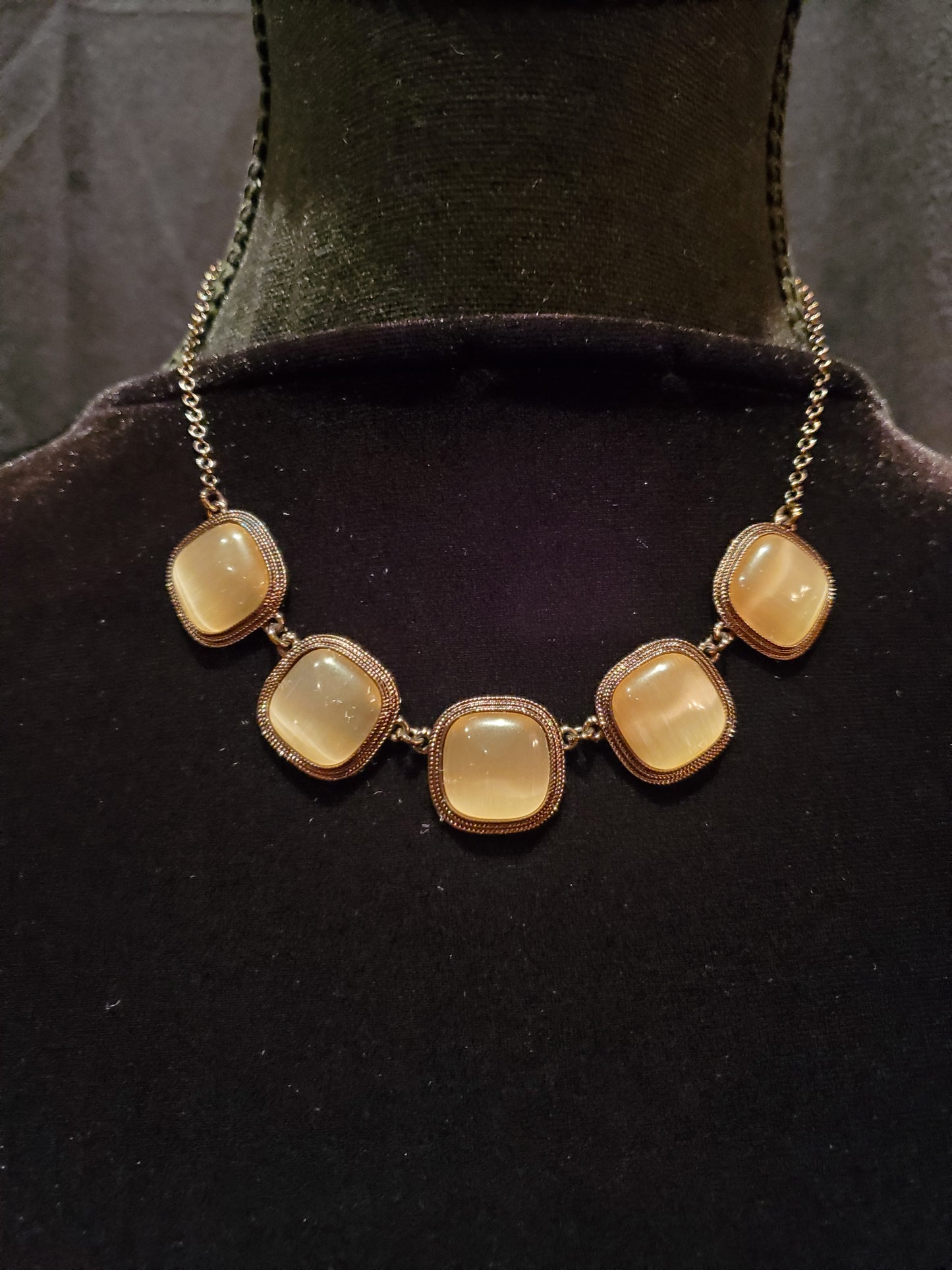 Monet, Yellow stone Necklace. Lot# 331